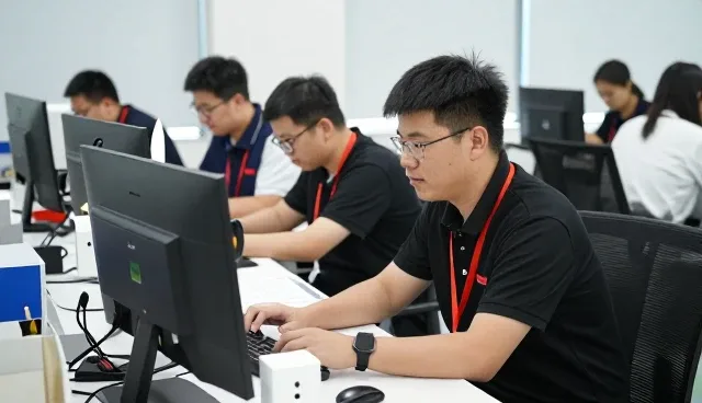 策划服务满足复杂环境应用需求